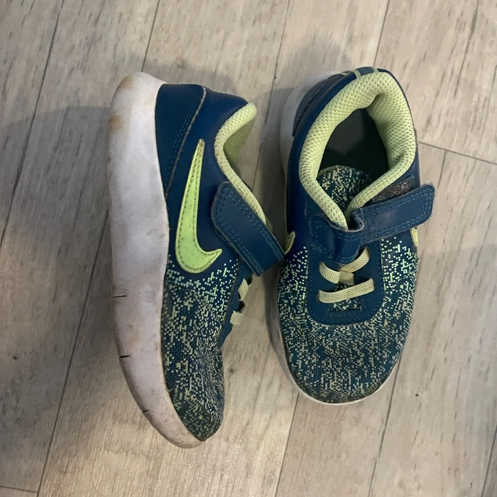 Nike Kids Blue Green speckled Sneakers toddler boy kids 9